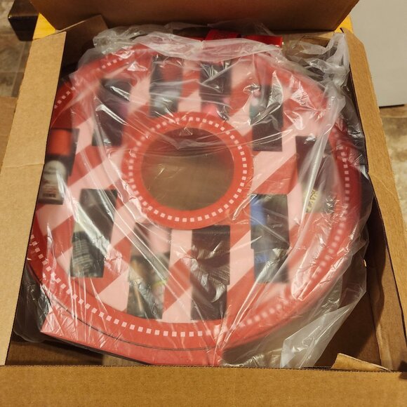 Victoria’s Secret Pink “We Mist You!” 10-Piece Mini Body Mist Gift Wreath - Picture 2 of 4